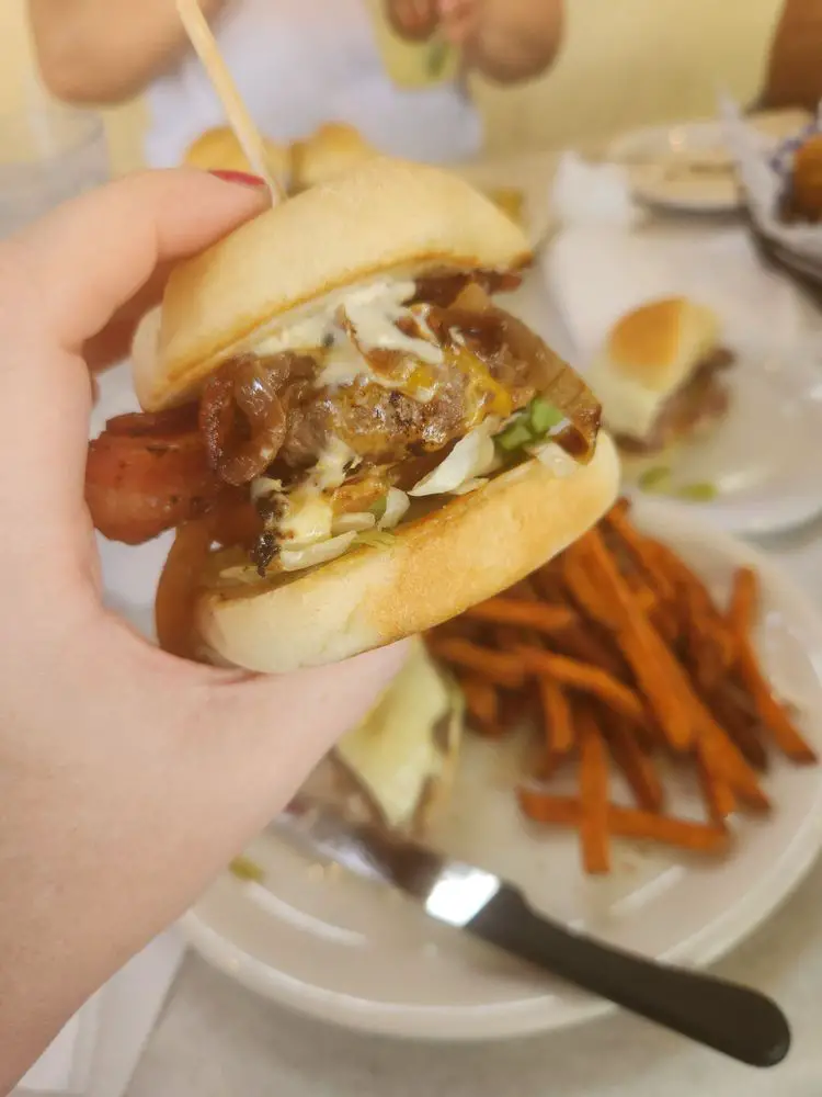 TYCOON FLATS - N ST MARYS STRIP Burger