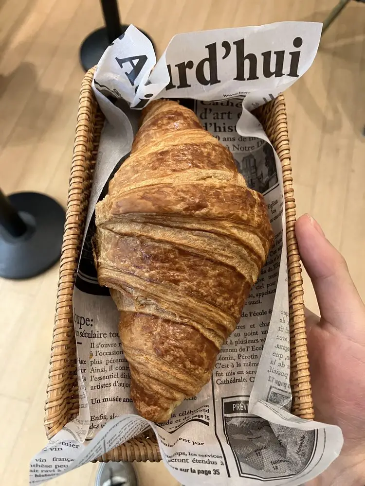 UN JE NE SAIS QUOI Cafe