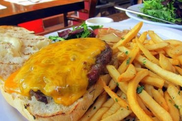 CHEZ MAMAN EAST Burger