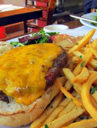 CHEZ MAMAN EAST Burger