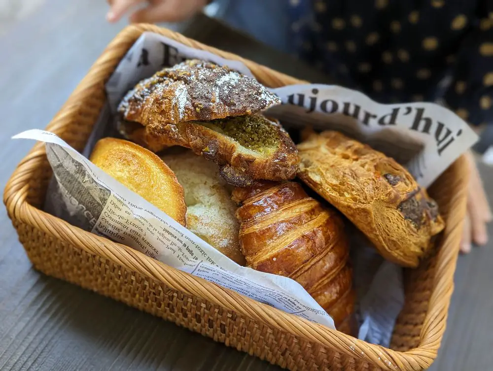 UN JE NE SAIS QUOI Cafe