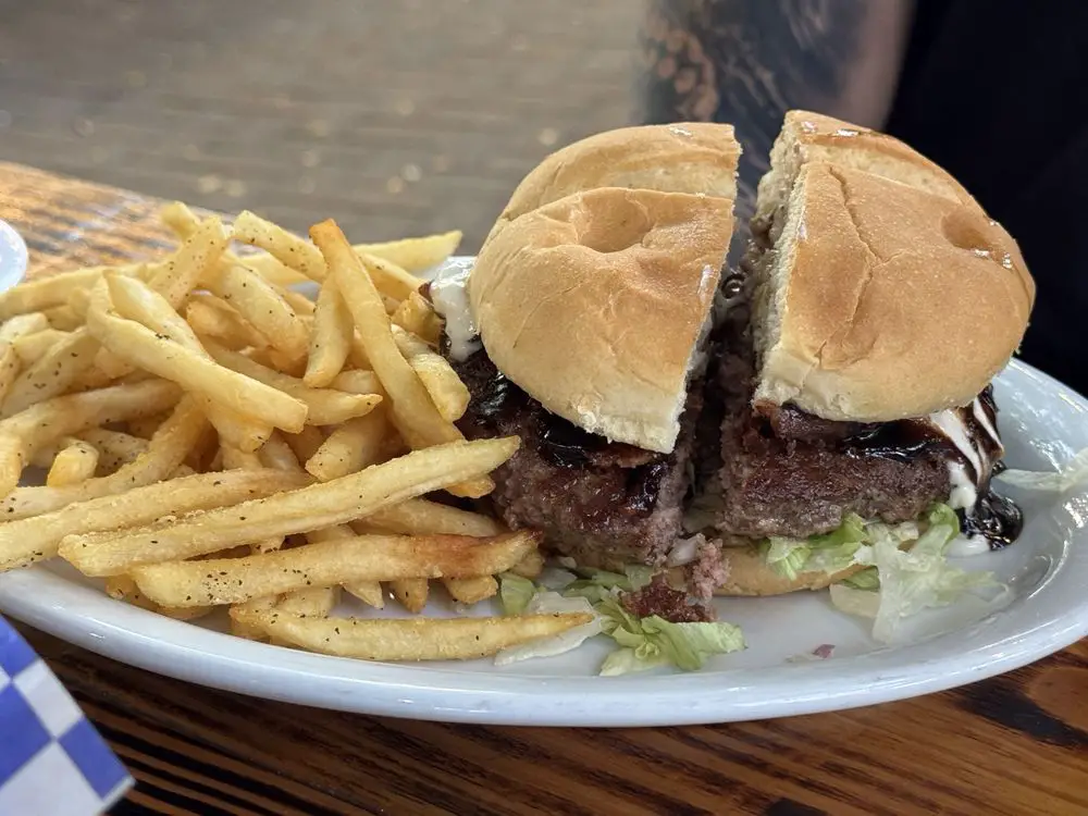 TYCOON FLATS - N ST MARYS STRIP Burger