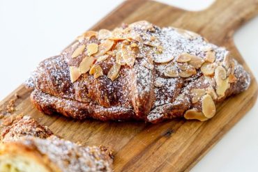 UN JE NE SAIS QUOI Cafe