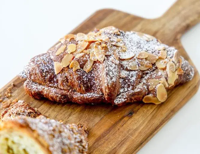 UN JE NE SAIS QUOI Cafe