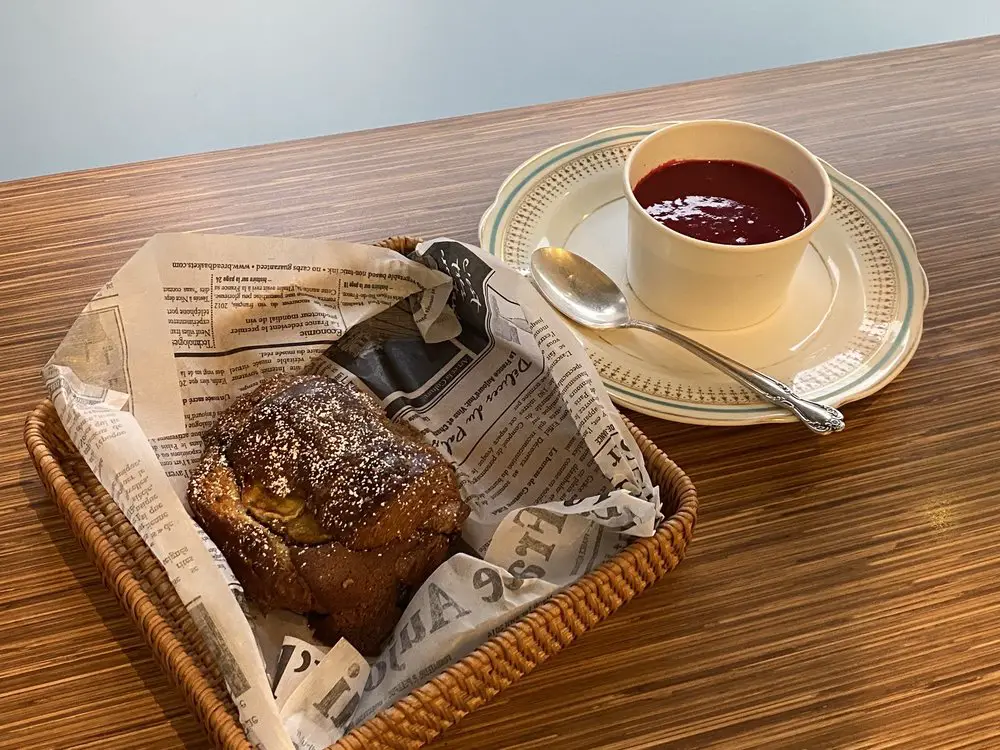 UN JE NE SAIS QUOI Cafe