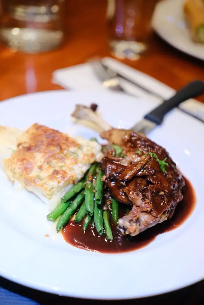 CHEZ MAMAN EAST Burger