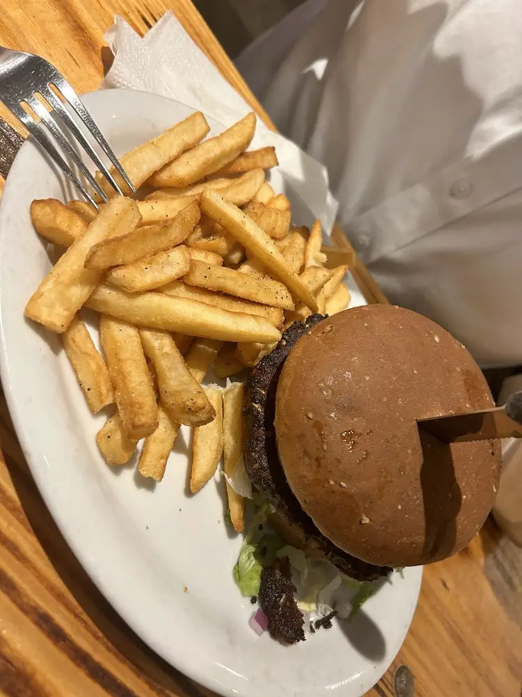 TYCOON FLATS - N ST MARYS STRIP Burger