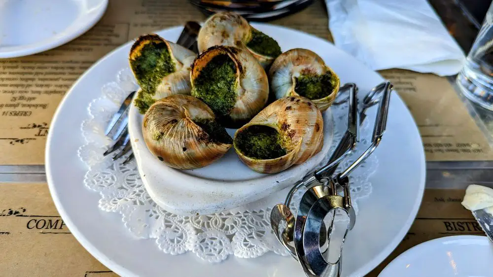 CHEZ MAMAN EAST Burger