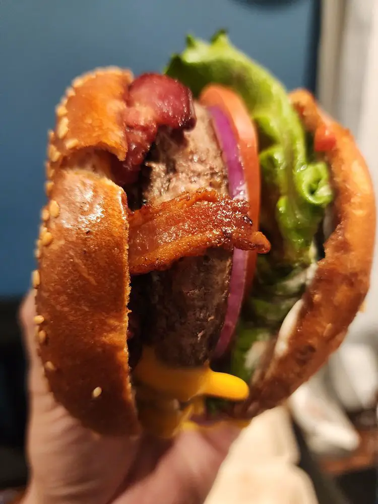 PEARL'S DELUXE BURGERS