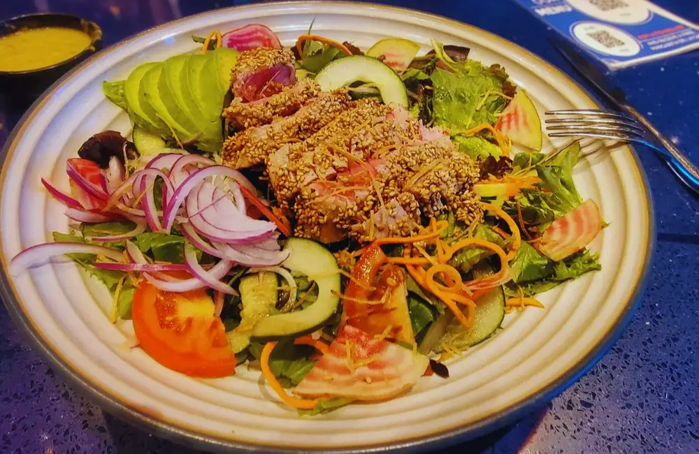 Seared tuna salad in La Fisheria