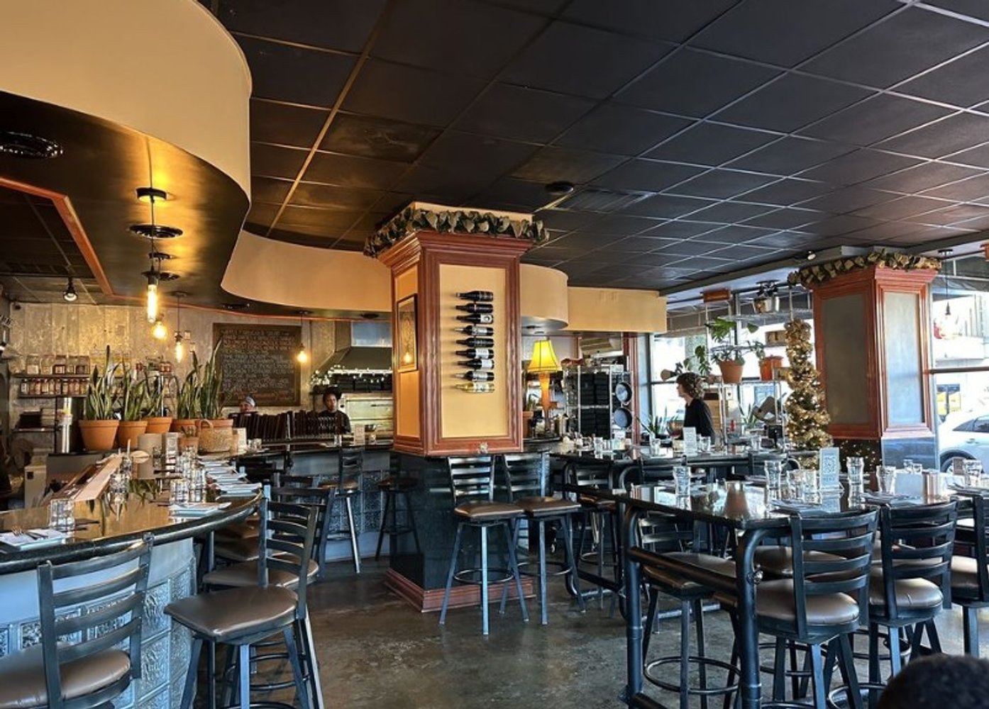 Inside High Street Pizza & Pour House in Portsmouth, VA.