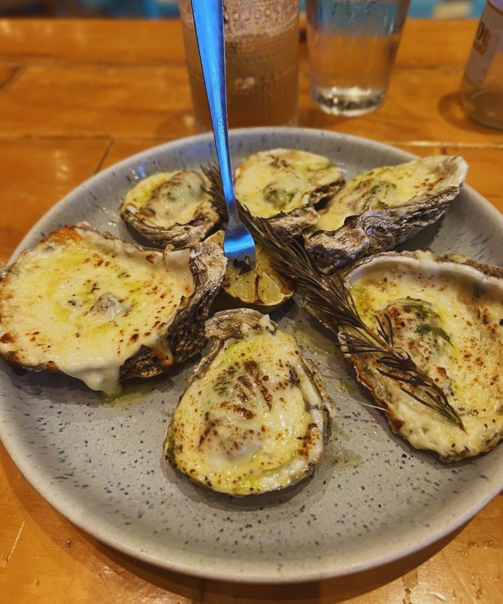 Happy hour oysters in La Fisheria
