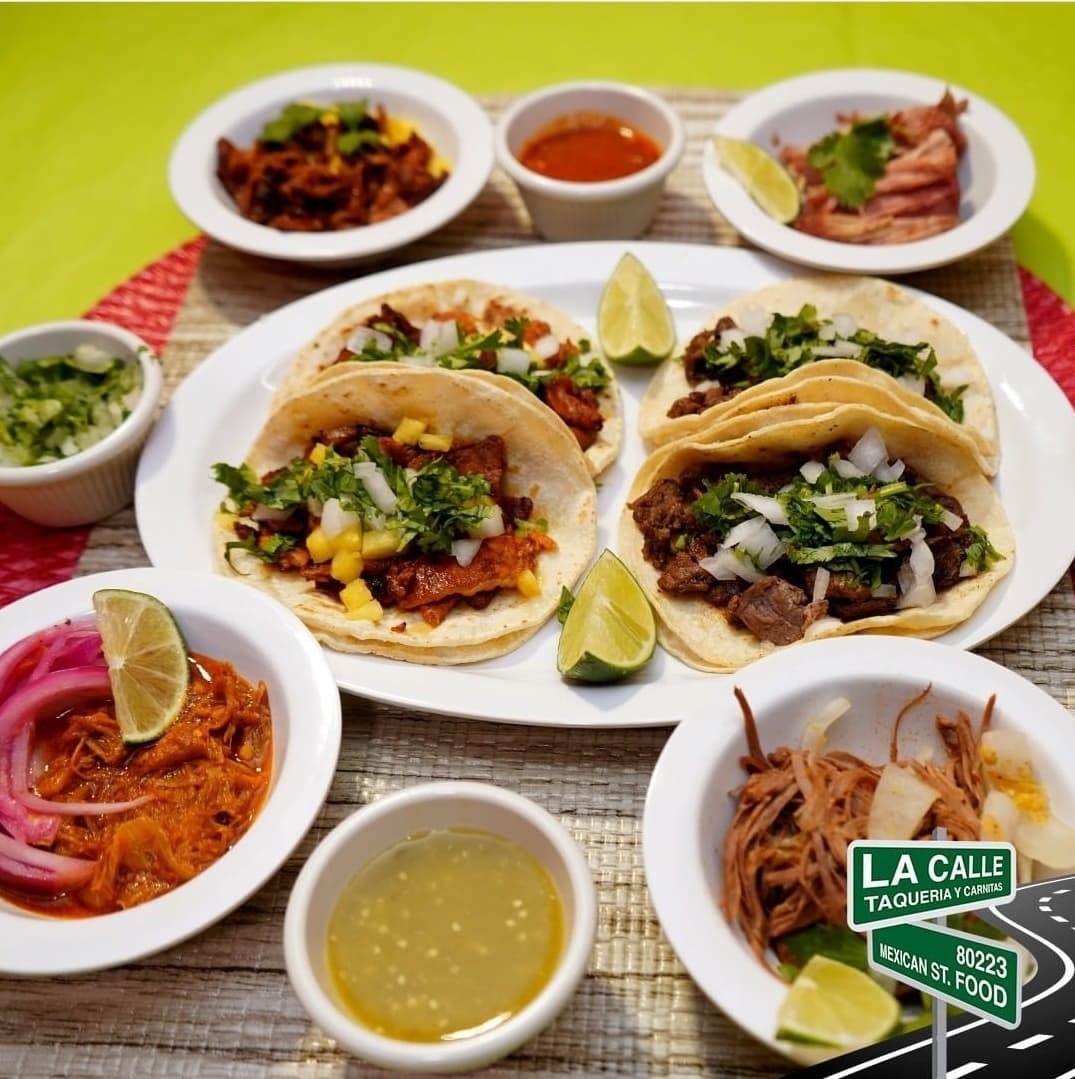 LA CALLE TAQUERIA Y CARNITAS Tacos