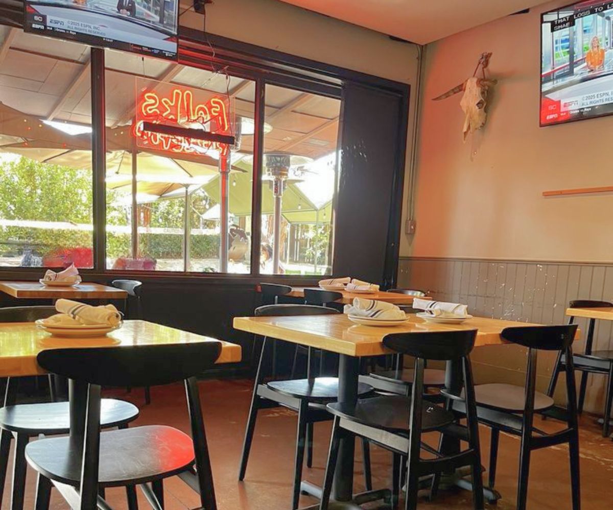 dining area at Folks Pizzeria in Costa Mesa, California