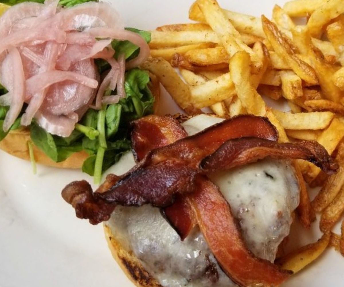 Bacon cheeseburger at The farmhouse bar and grill in Burlington, VT
