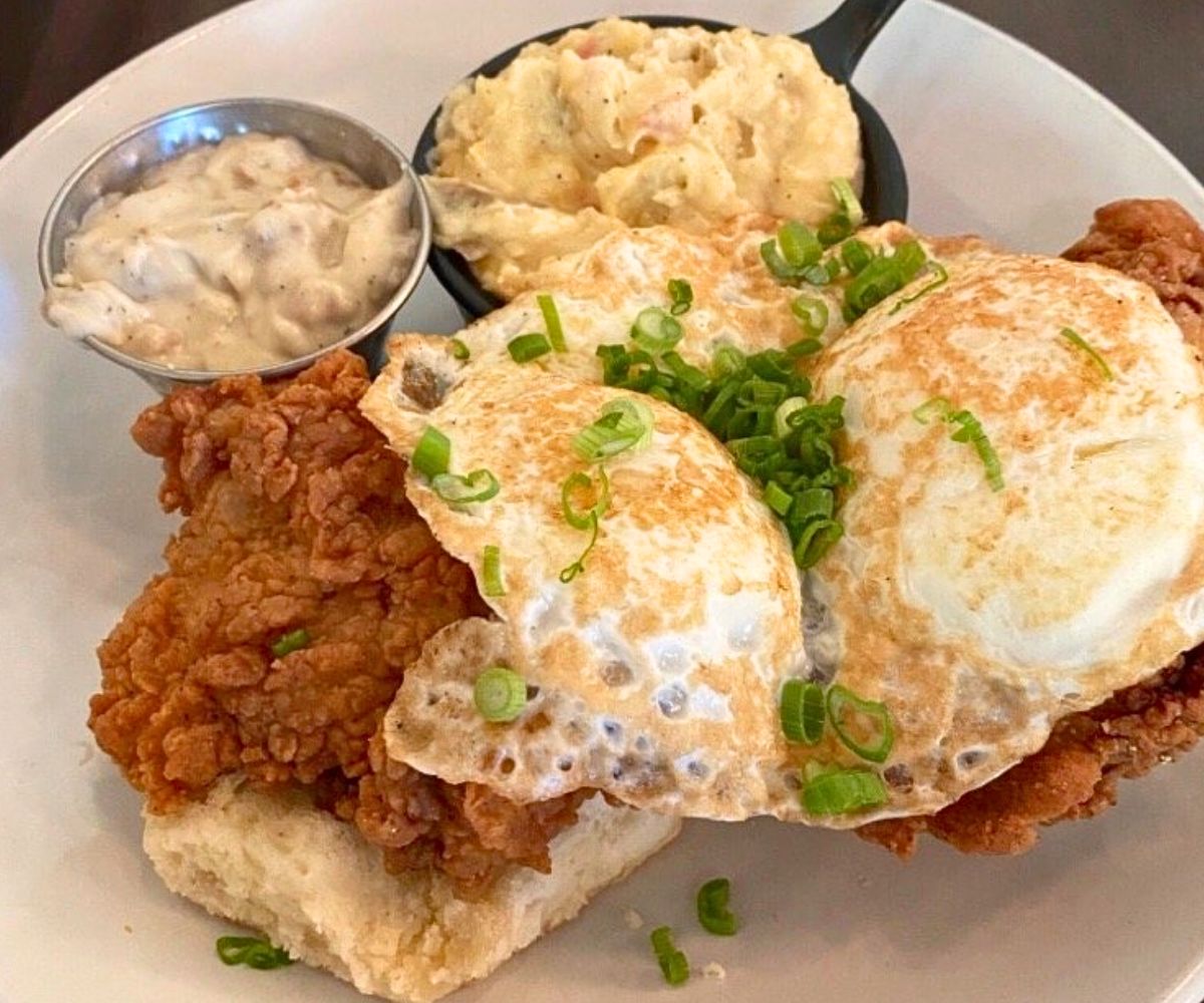 Fried Chicken & Biscuit at Grace & Grits in Mount Pleasant in South Carolina