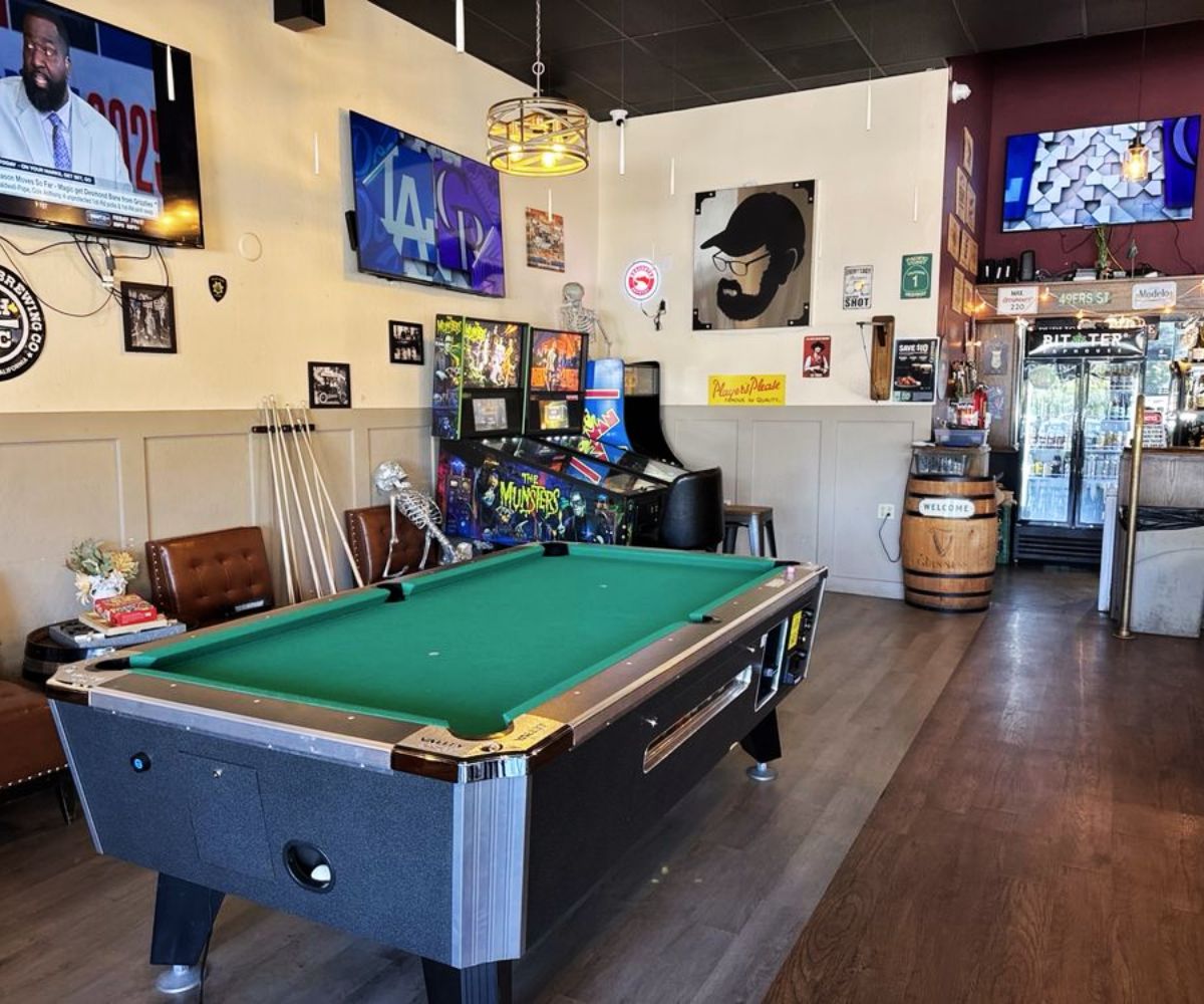 Pool table at Pop's Public House in Gilroy, CA