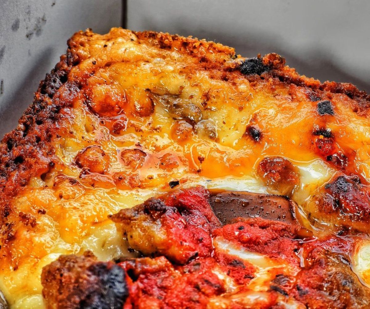 pizza at loui's pizza in detroit michigan