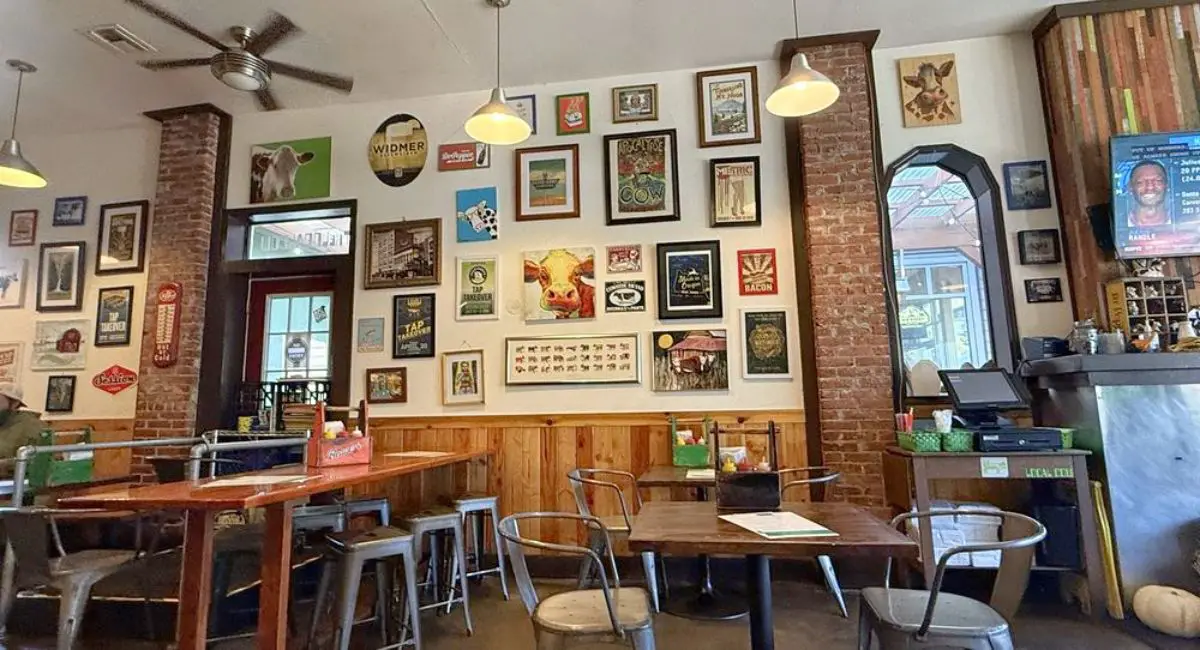 Interior of the local cow in Gresham, Oregon