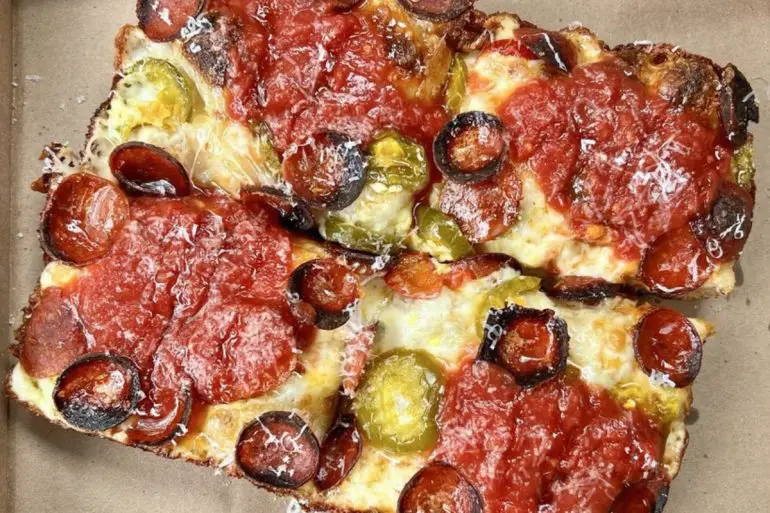 detroit-style pizza at jay's artisan pizza in buffalo ny