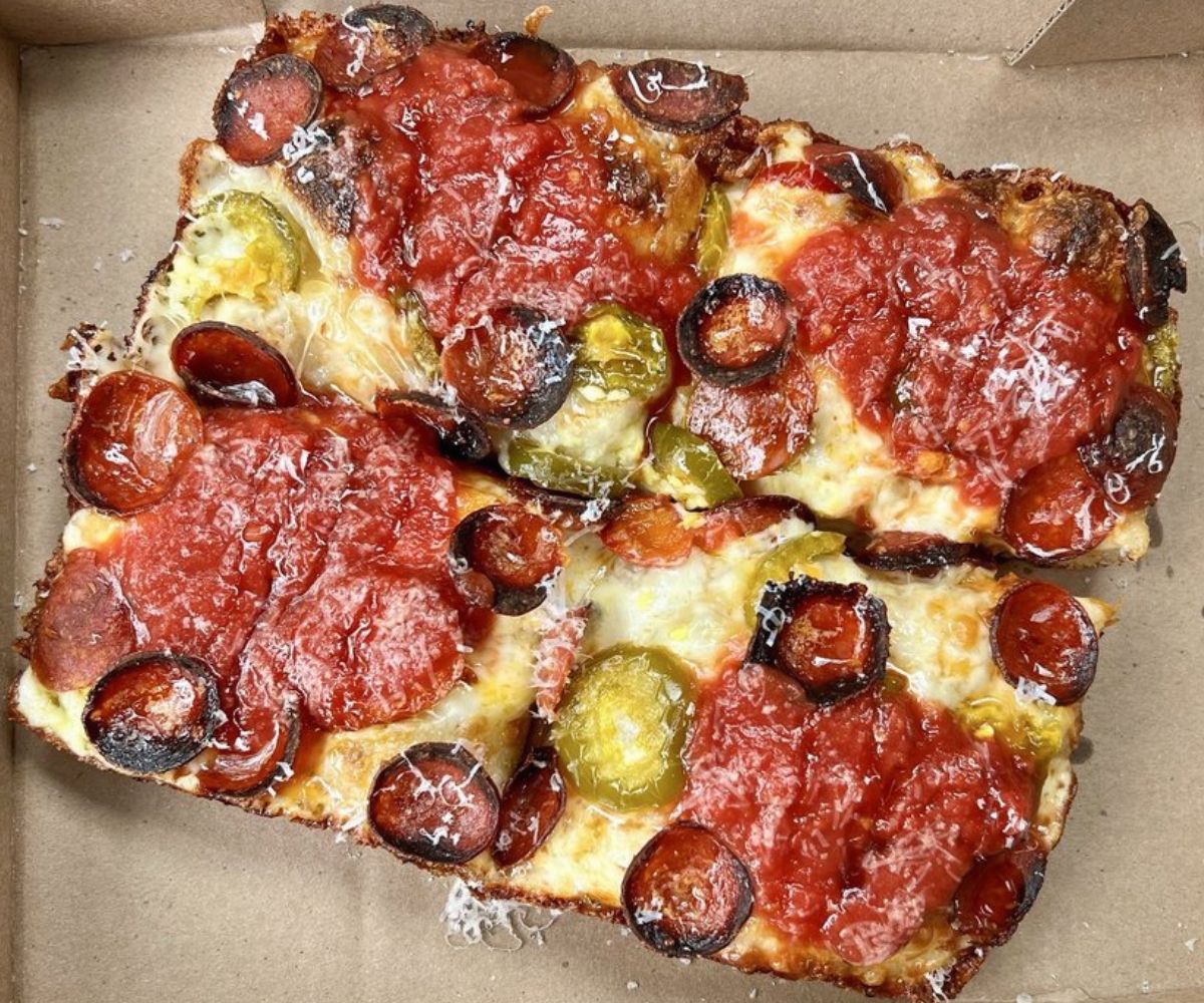 detroit-style pizza at jay's artisan pizza in buffalo ny