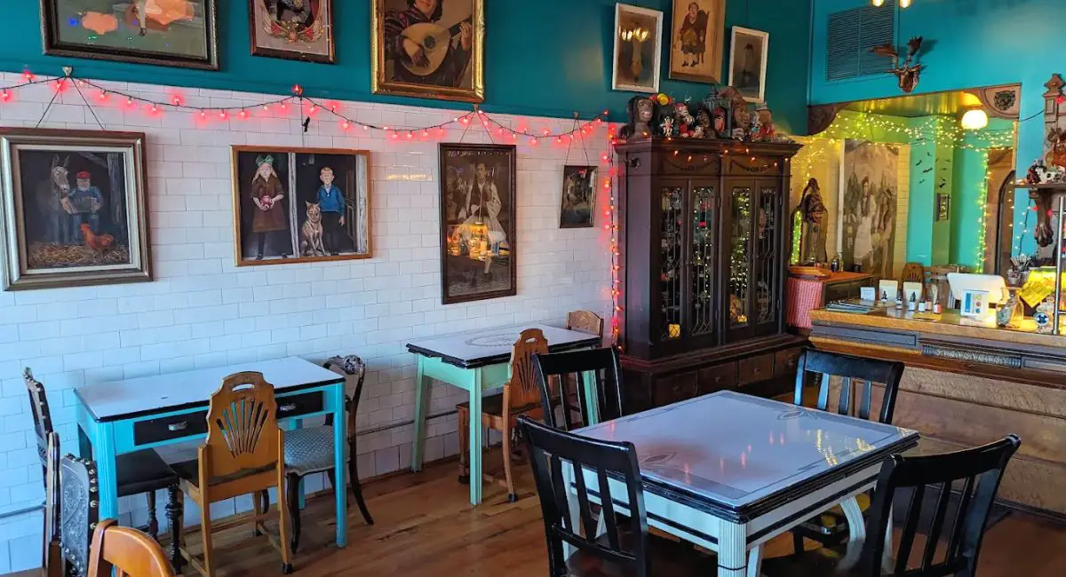 dining room at HenriettaHaus in detroit mi