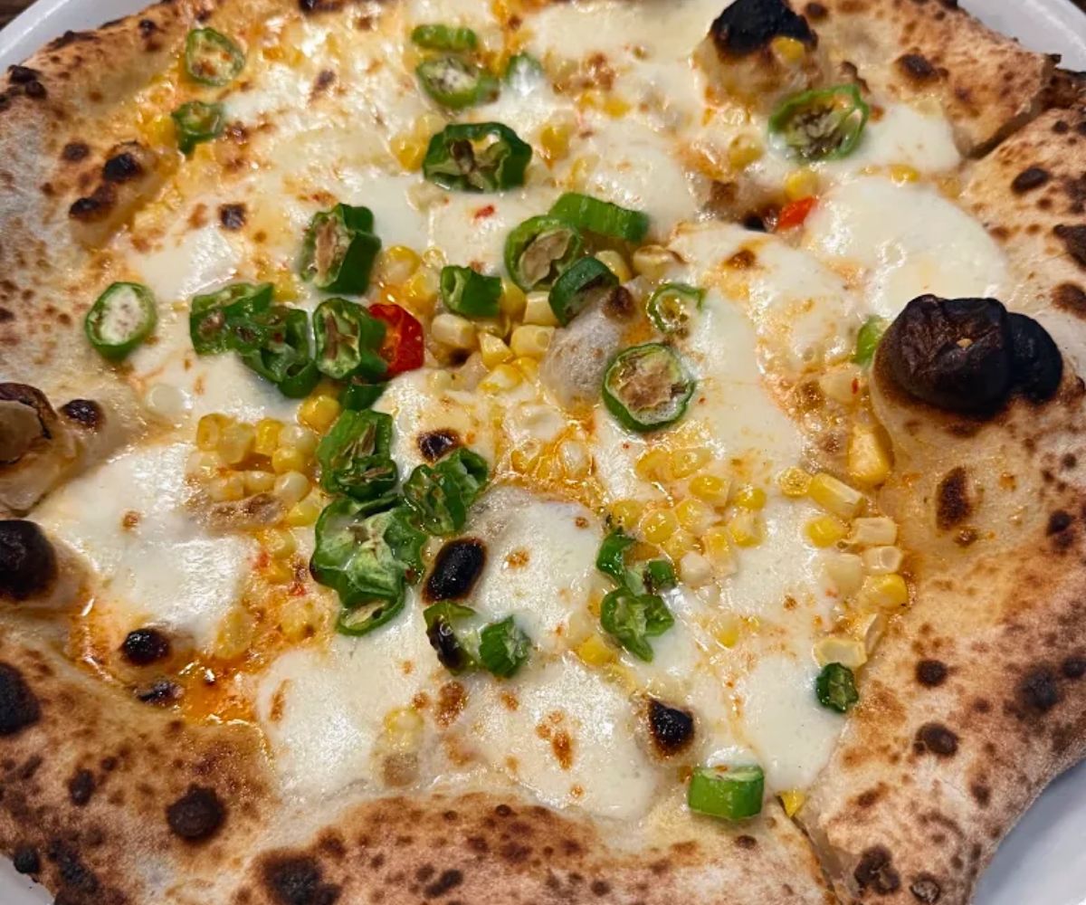 neopolitan pizza at jay's artisan pizza in buffalo new york