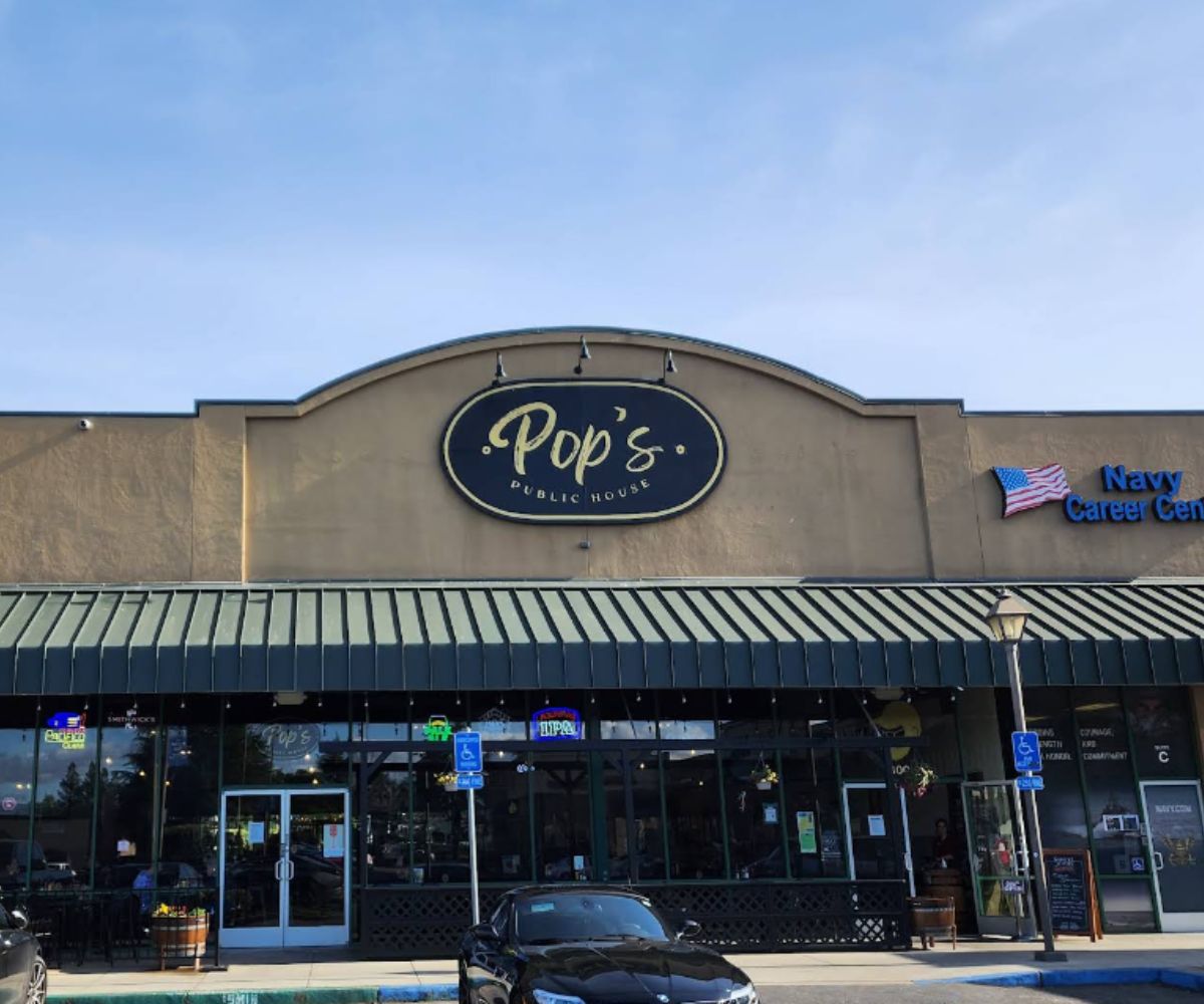 Outdoor in Pop's Public House