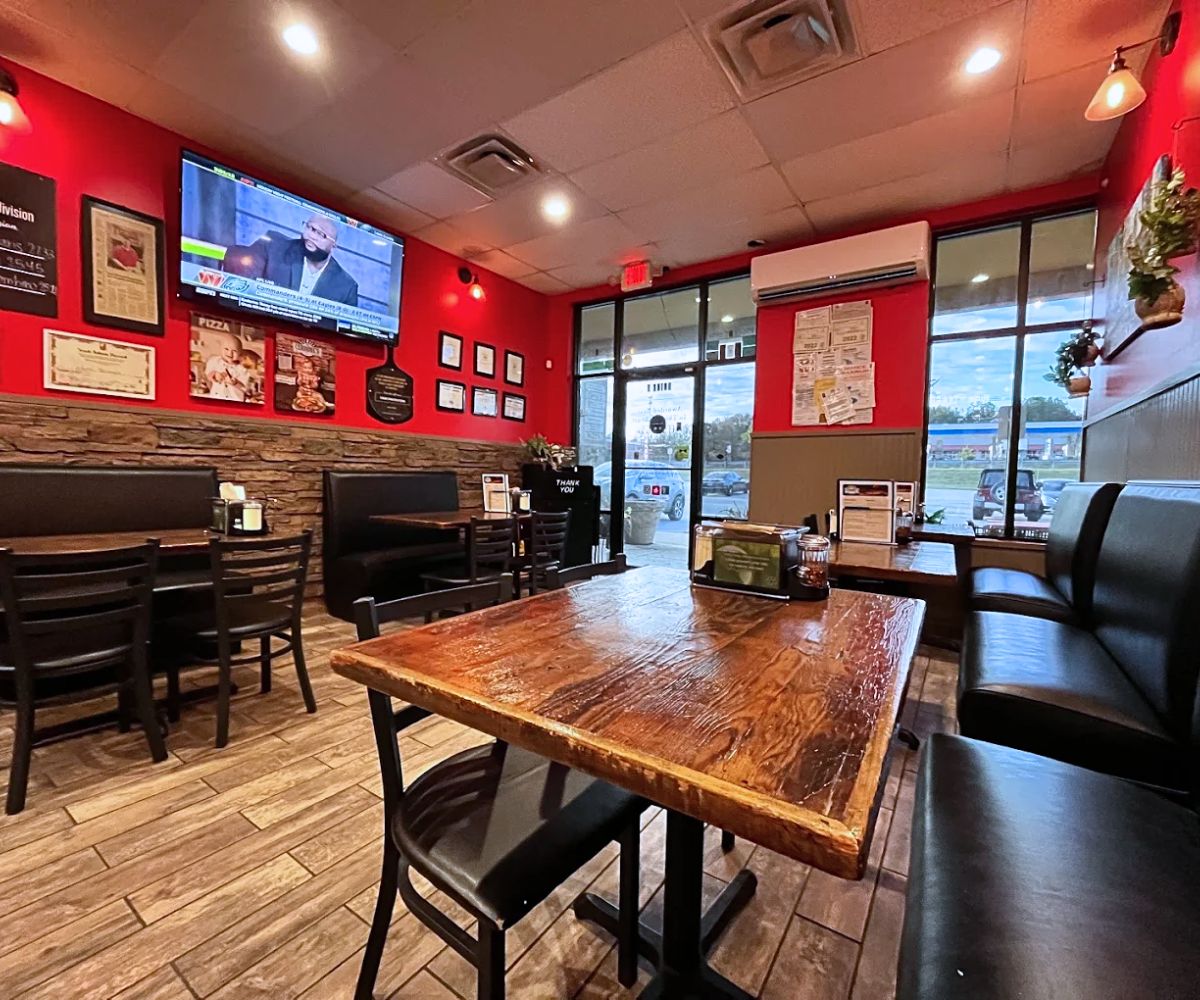 dining area at Cerrone's in Columbus, Georgia
