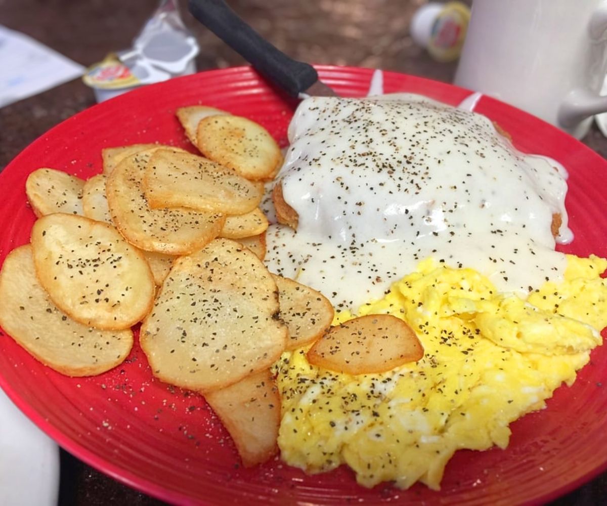 country fried steak at lisa's fifth street diner in bowling green, ky
