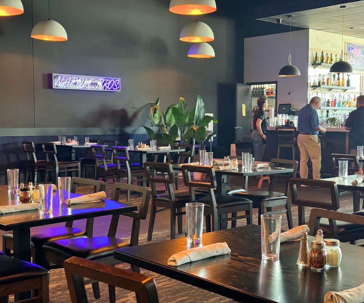 dining area of Napoli Bros in Chesterfield, MO