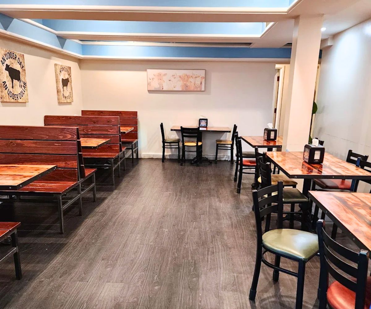 dining area at Farmer's Table in Newport News, Virginia