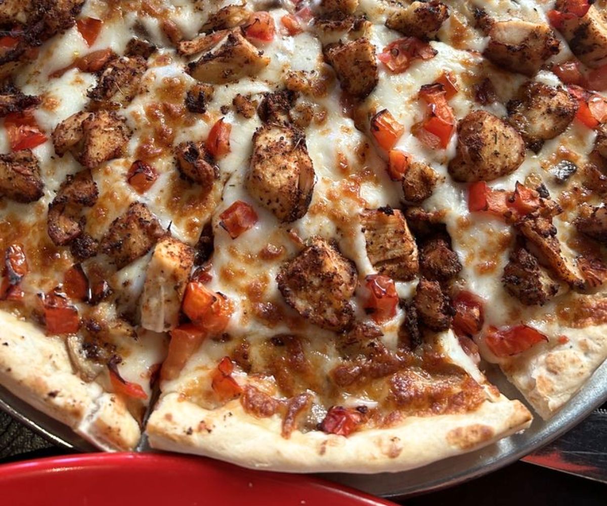 Sarducci's Chicken Alfredo Pizza at C.A. Sarducci's Pizzeria in Gulfport, Mississippi