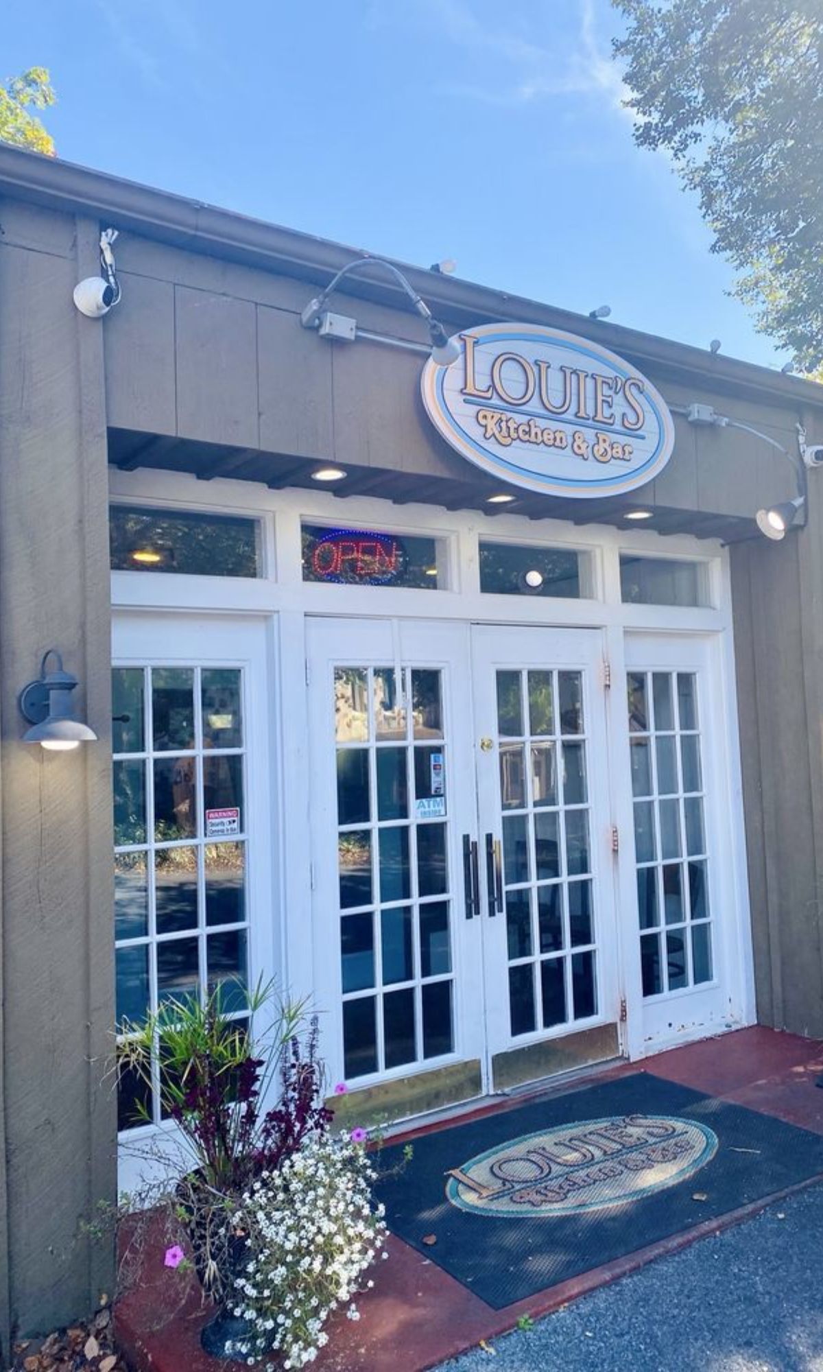 Exterior of Louie's Kitchen And Bar in Reading, Pennsylvania