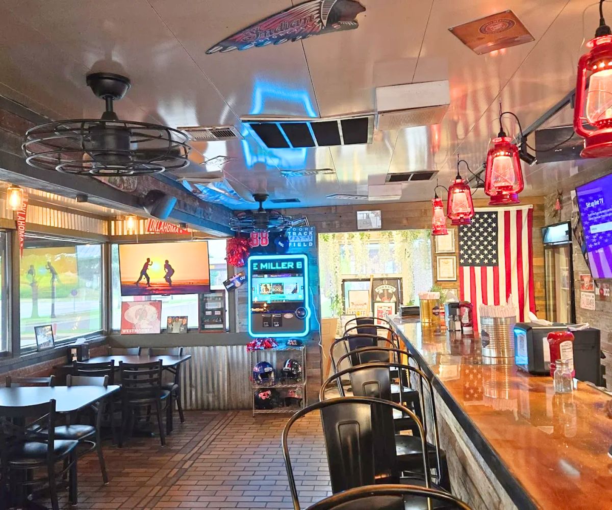 interior of Oklahoma Smoke in Moore, OK