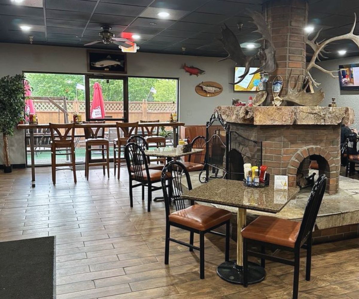 dining area at Alaskan Burgers & Brew in Anchorage, Alaska