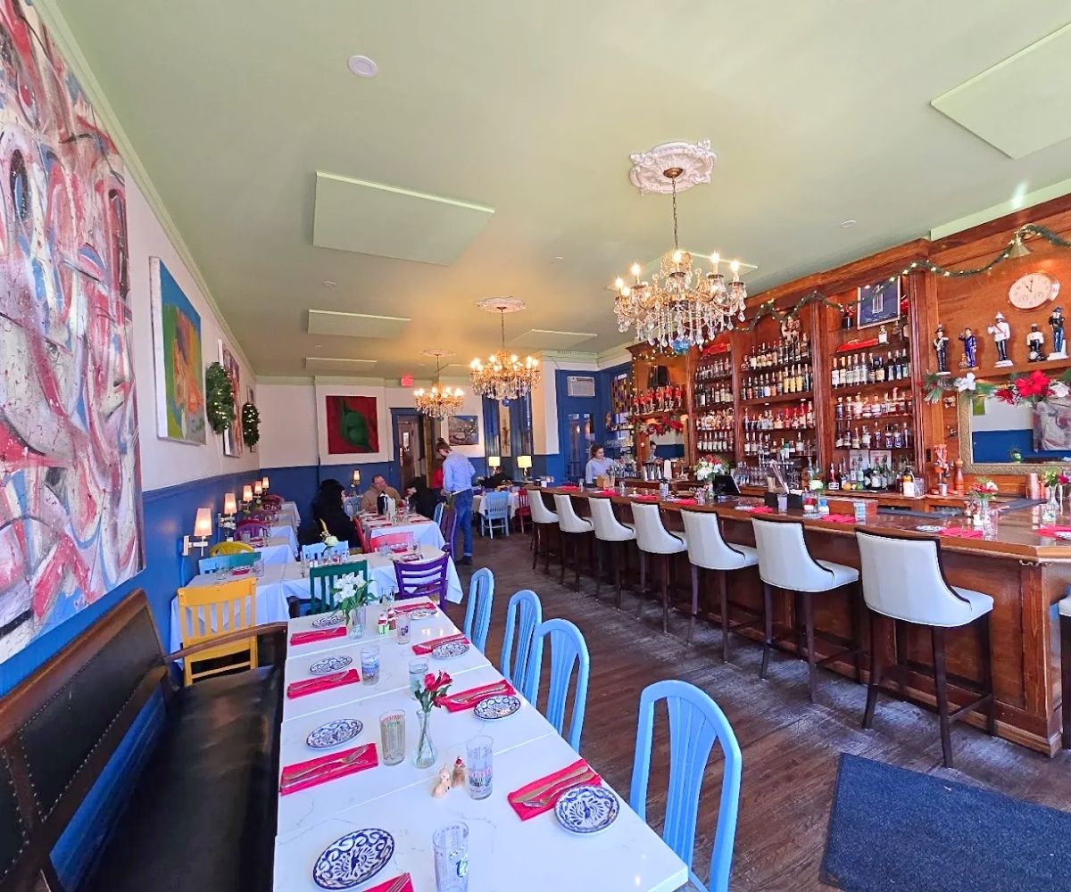 dining area at Otto's in Covington, KY