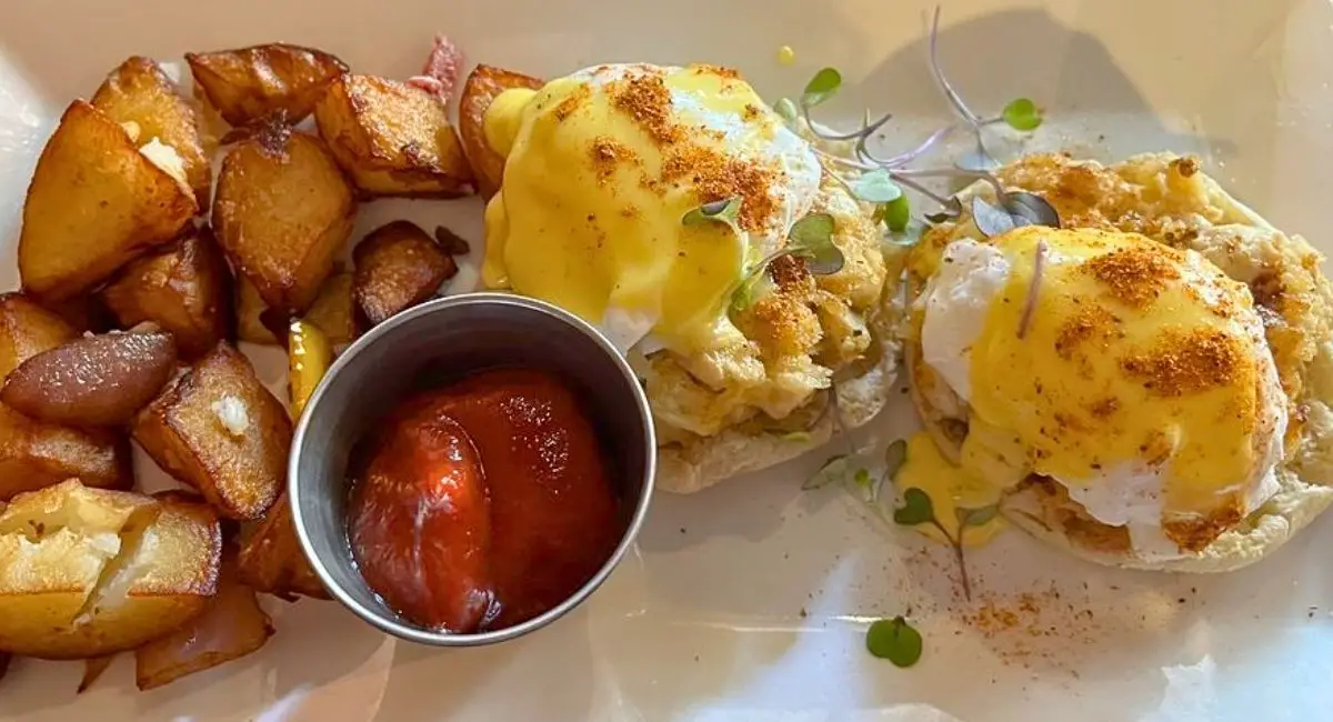 Old Bae Crab Benedict in Hootch and Banter in Frederick, Maryland