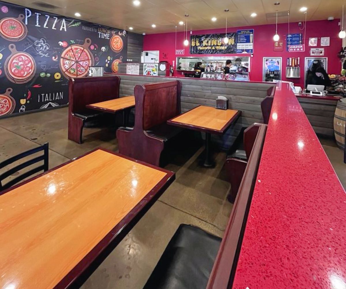 dining area at El Rincon Pizzeria and Wings in Rialto, CA