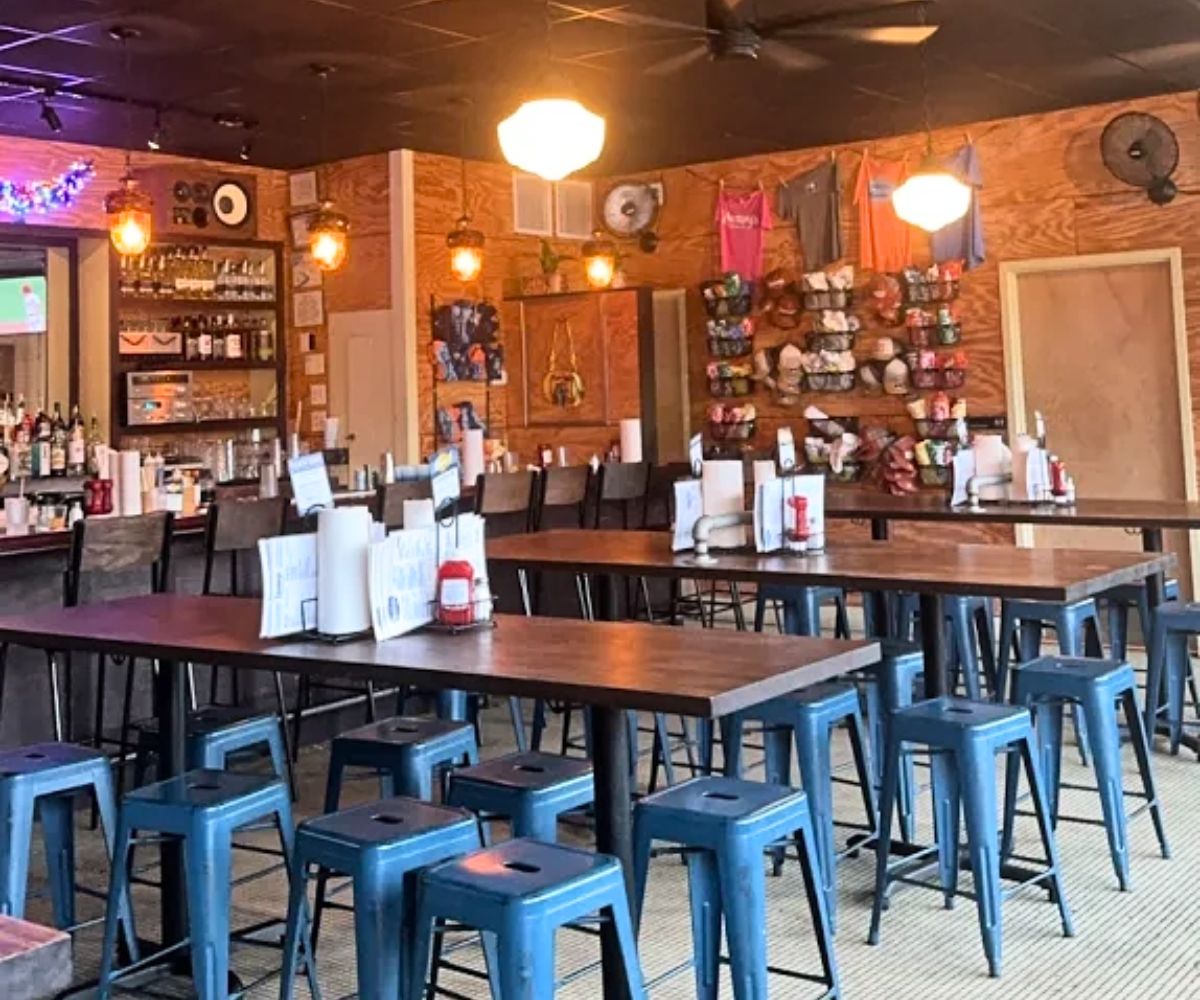 dining area at Heavy's in Charleston, South Carolina