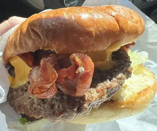 Bacon Cheeseburger at Vidal's Old-Fashioned Burgers in Midland, Texas