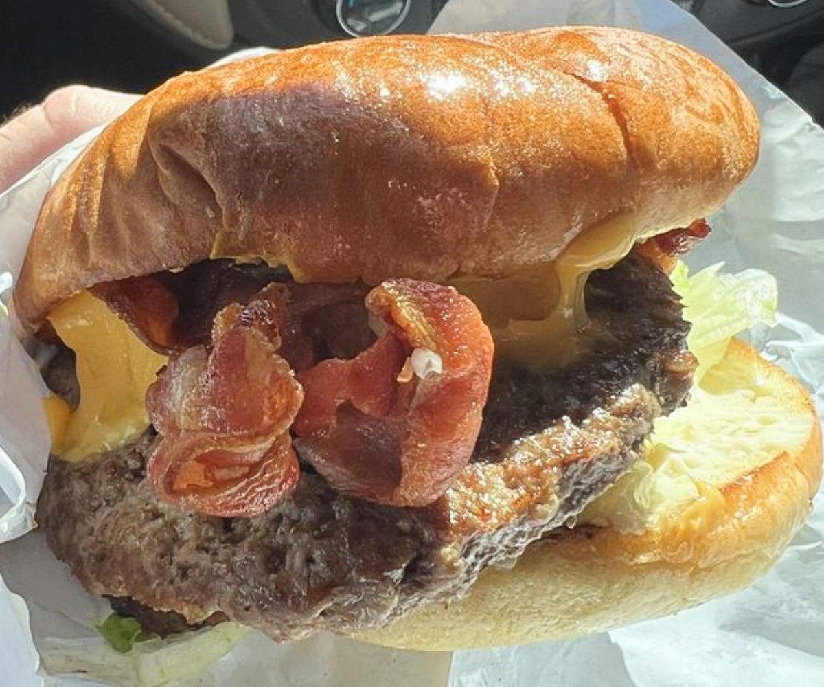 Bacon Cheeseburger at Vidal's Old-Fashioned Burgers in Midland, Texas