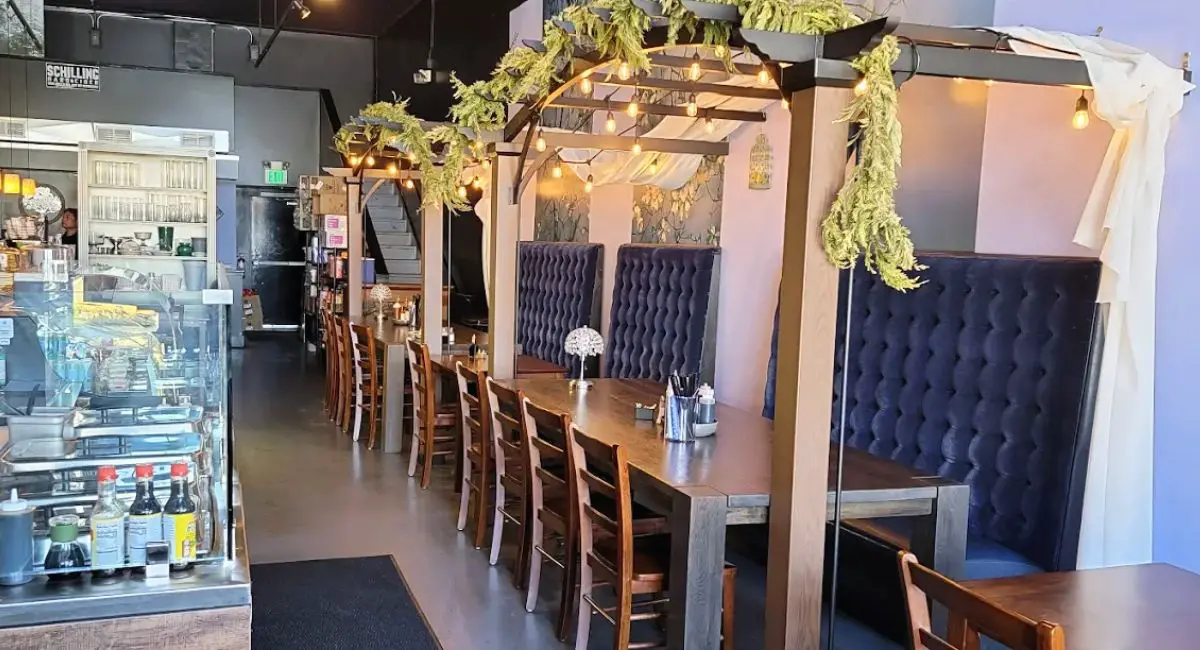 dining area at Iron Pot in Kent, Washington