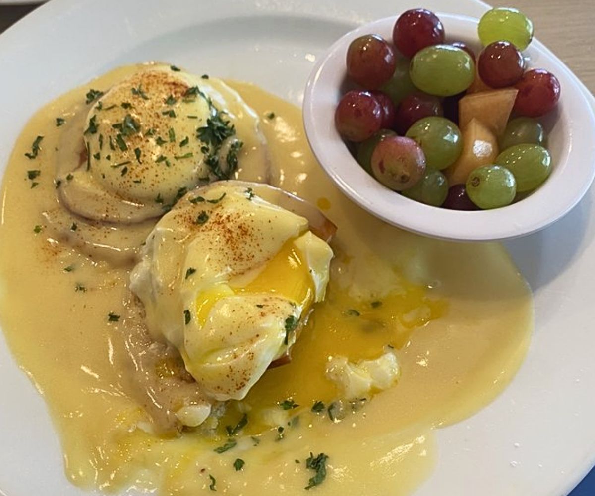 eggs benedict at wildberries in mesa arizona