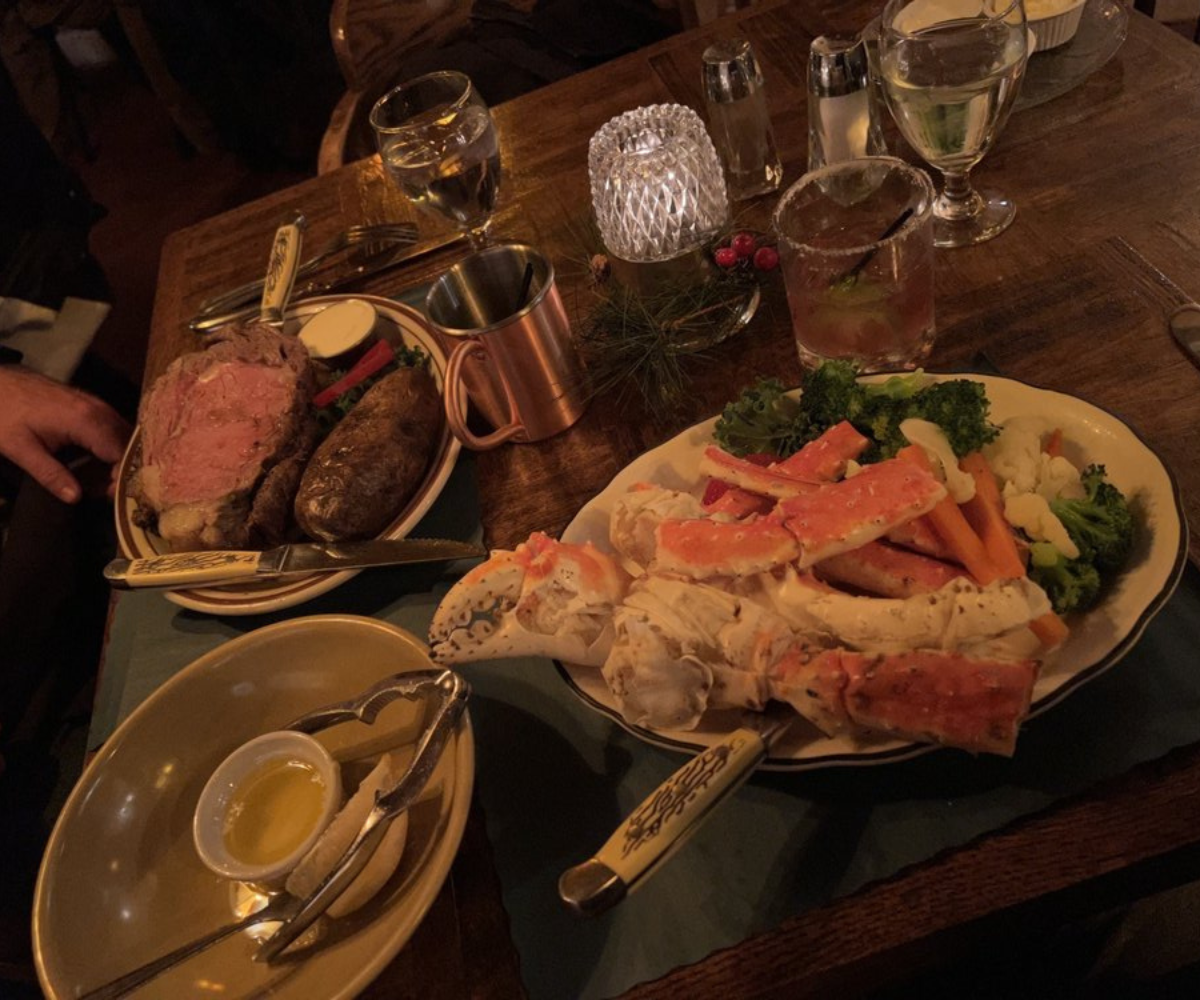 Prime rib and king crab in one table