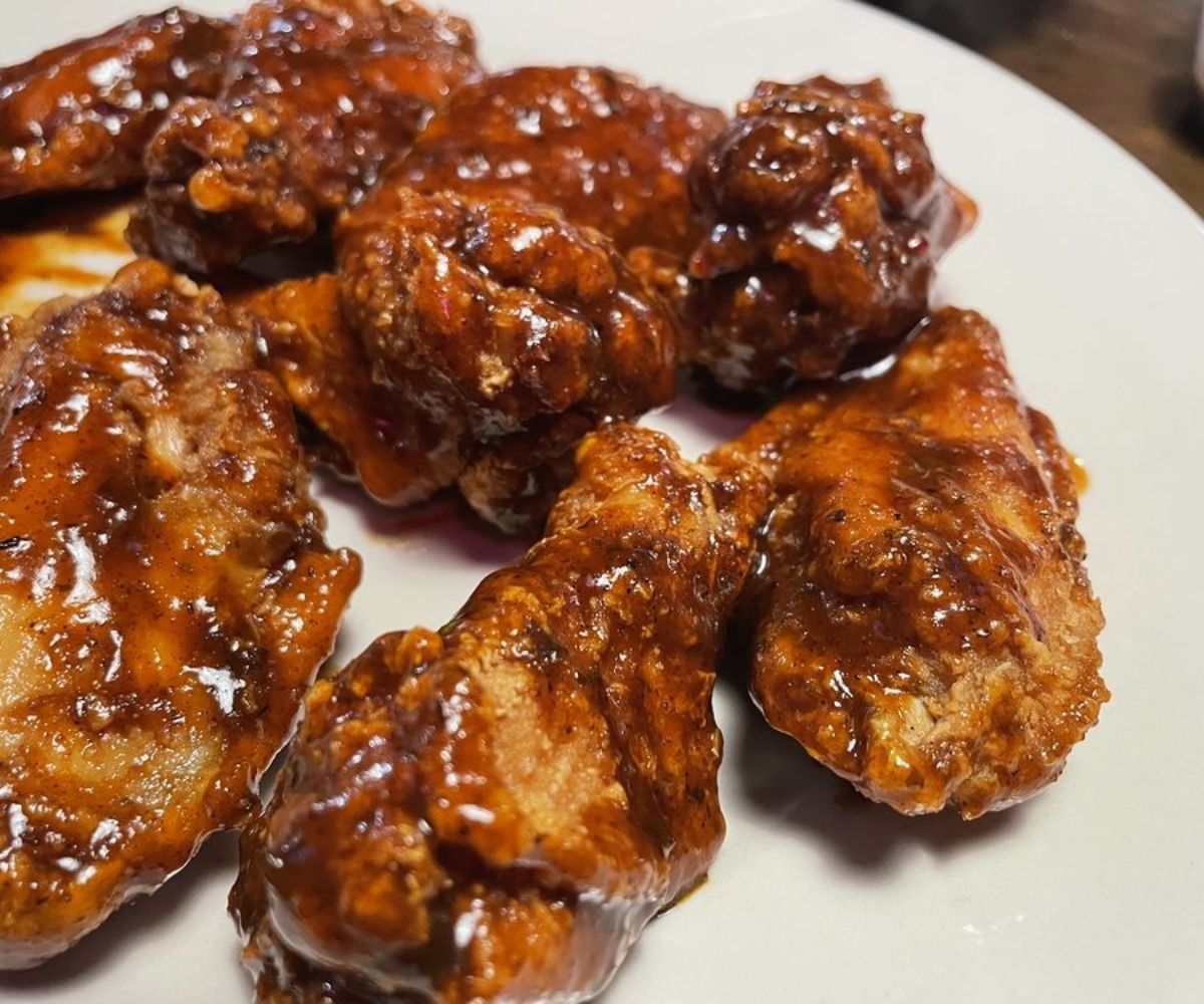 chicken wings at carmines pie house in jacksonville, florida