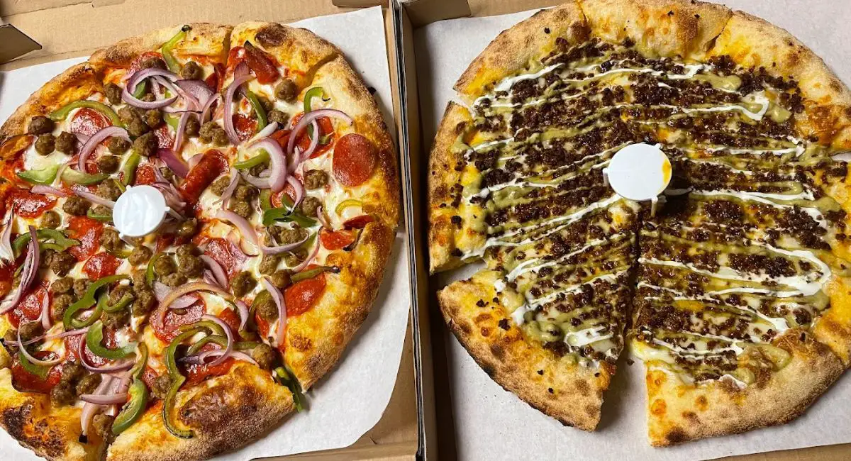 pizzas at El Rincon Pizzeria and Wings in Rialto, California