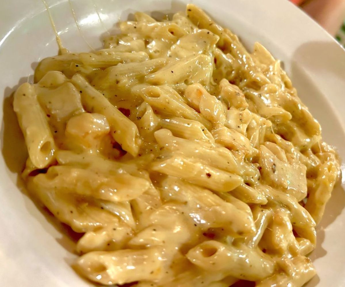 seafood mac and cheese at j&j seafood bar and grill in delray beach, fl