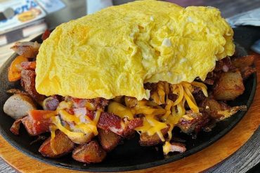 Horseshoe Skillet at Lucky Brunch in Sterling Heights, Michigan