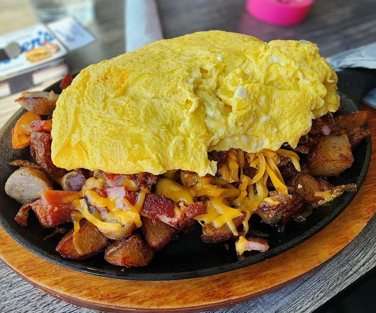 Horseshoe Skillet at Lucky Brunch in Sterling Heights, Michigan